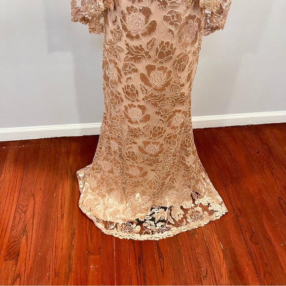 TADASHI SHOJI Peddle Gold Dorine Sequin Embroidered Cape Gown - Reemoly - Picture 9 of 17